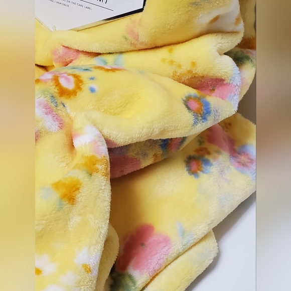 Spring Has Sprung Throw Blanket - Picture 4 of 5